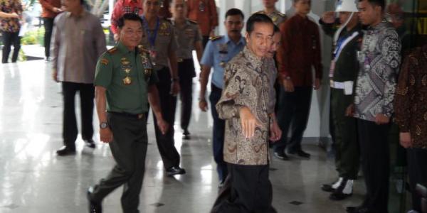 Jokowi Beri Pengarahan ke Pimpinan Polri dan TNI