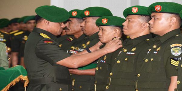 Delapan Prajurit TNI AD Diganjar Kenaikan Pangkat Luar Biasa