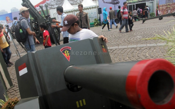Pindad Akan Perbarui Persenjataan TNI-Polri