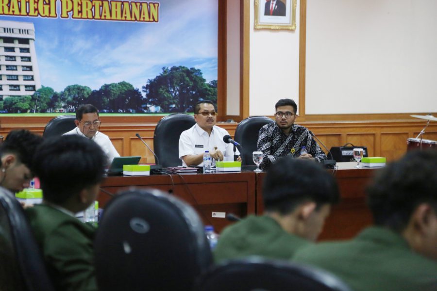 Dirwilhan memberikan penjelasan mengenai tugas dan tanggung jawab Ditwilhan Ditjen Strahan Kemhan