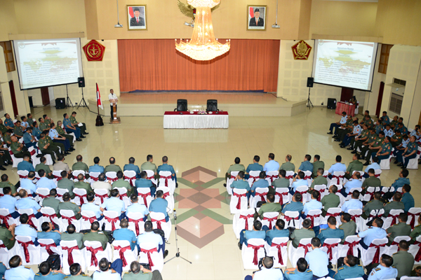 menhan-ceramah-di-sesko-tni