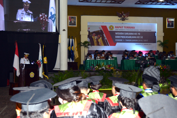 sekjen-kemhan-hadiri-wisuda-mahasiswa-upn-jatim-2