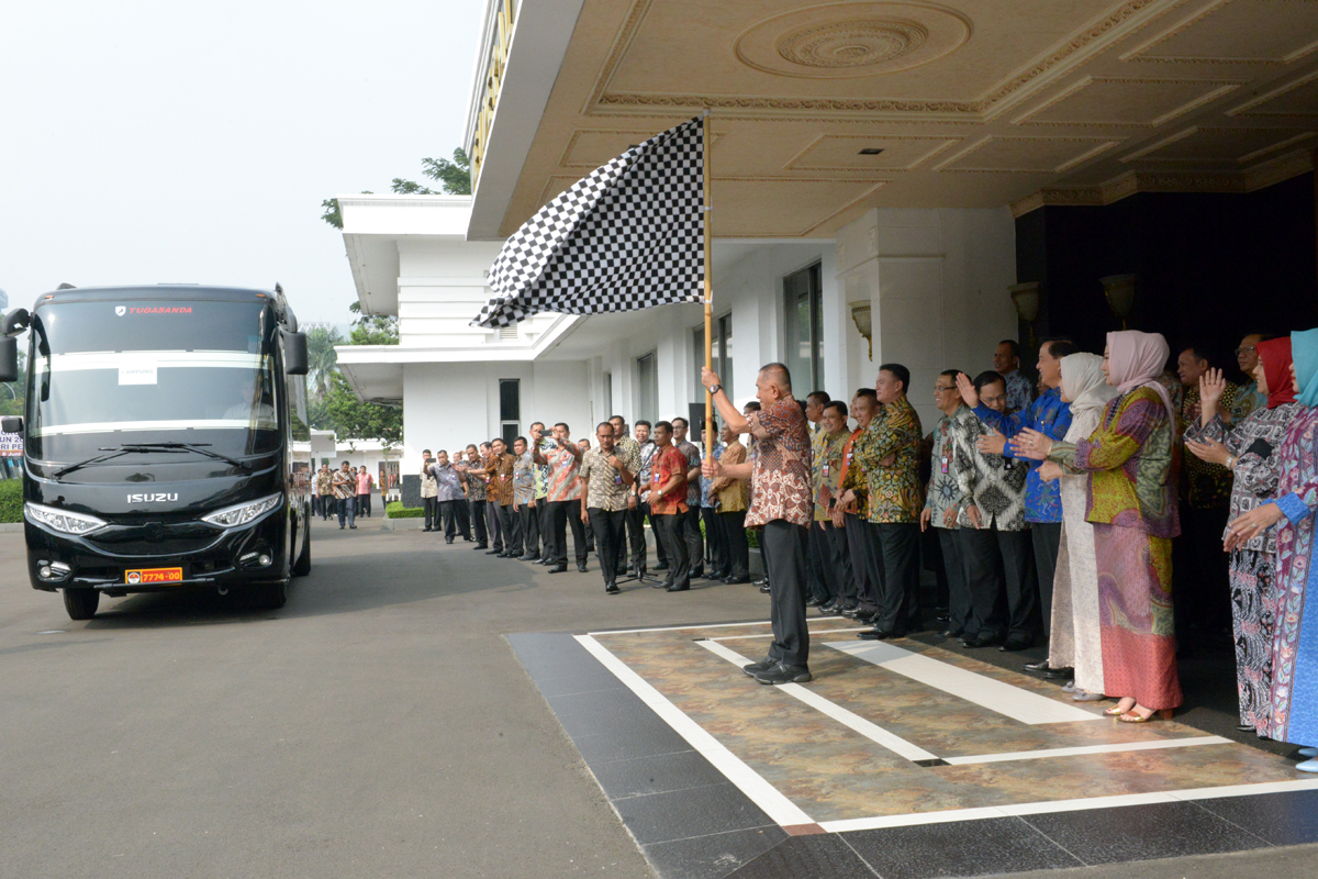 menhan-lepas-mudik-bela-negara-pegawai-kemhan